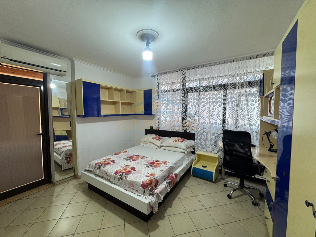 Shitet, Apartament 3+1+2 tek Ish Parku, Tiranë.