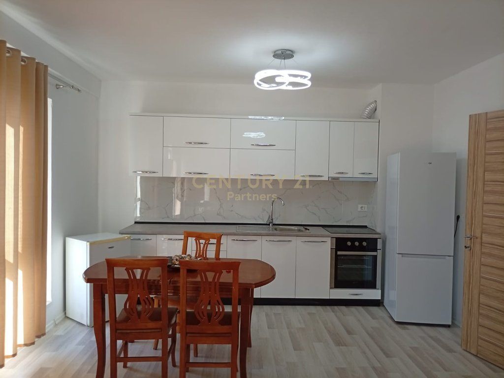 JAPIM ME QIRA APARTAMENT 2+1+2 NE ZONEN E 5 MAJIT!
