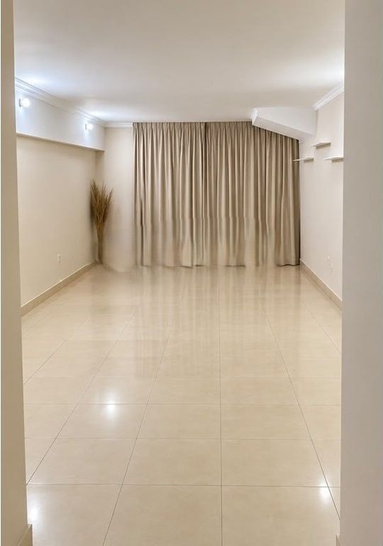 Locale Commerciale In Vendita a Bllok 105,000 €