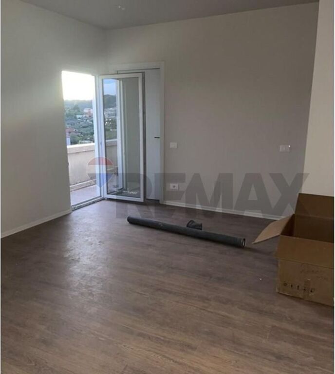 Apartament 2+1 shitje prane vila L .