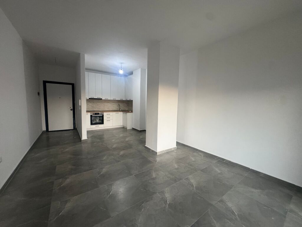 2+1 apartment + parking for rent at Fusha e Aviacionit