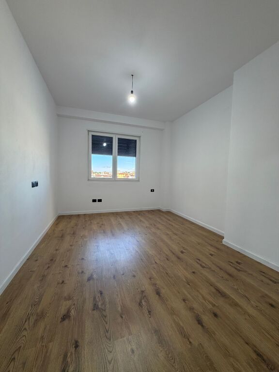 SHITET APARTAMENT - Paskuqan OKAZION