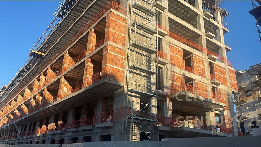 WE ARE SELLING A 1+1 APARTMENT AT THE VIENA 2 COMPLEX!