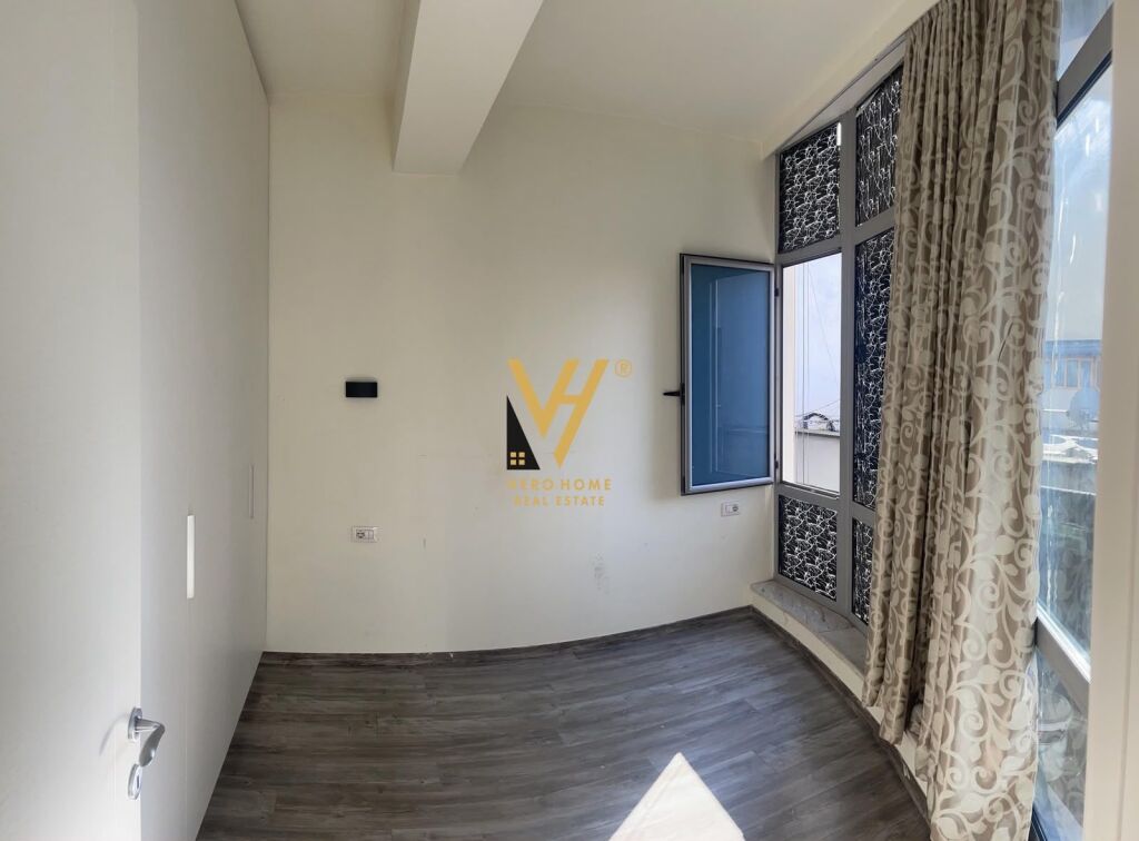 96 M2 OFFICE FOR RENT ON KAVAJES STREET 65,000 LEKE