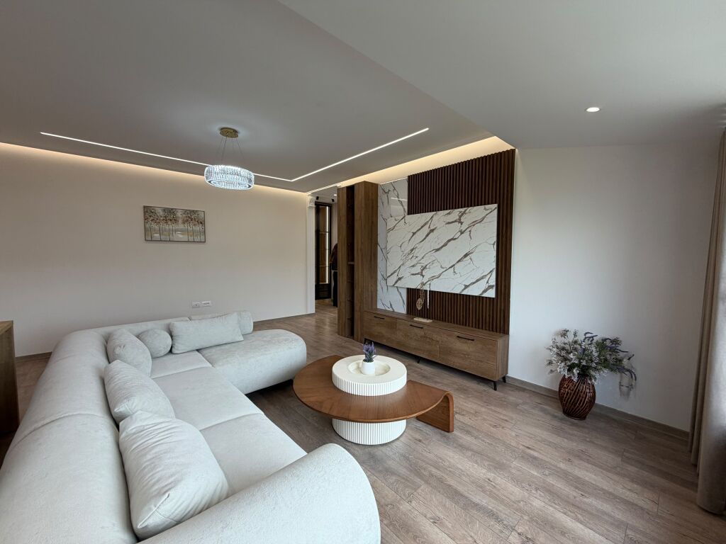 Shitet Apartament 2+1 Liqeni i thate