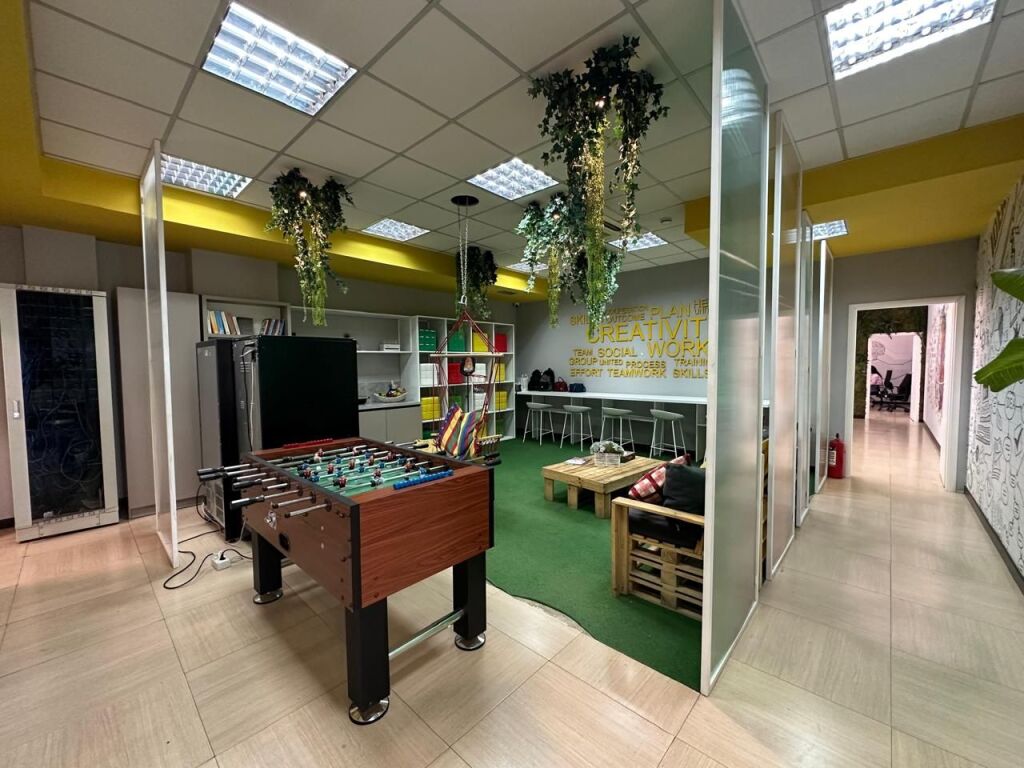 AMBIENT BIZNESI PER QERA TEK KOMPLEKSI DELIJORGJI