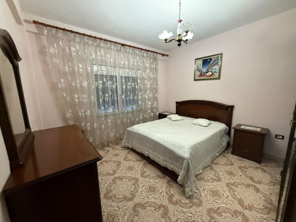 2+1,kat2 vile,sauk i ri,450 mije leke