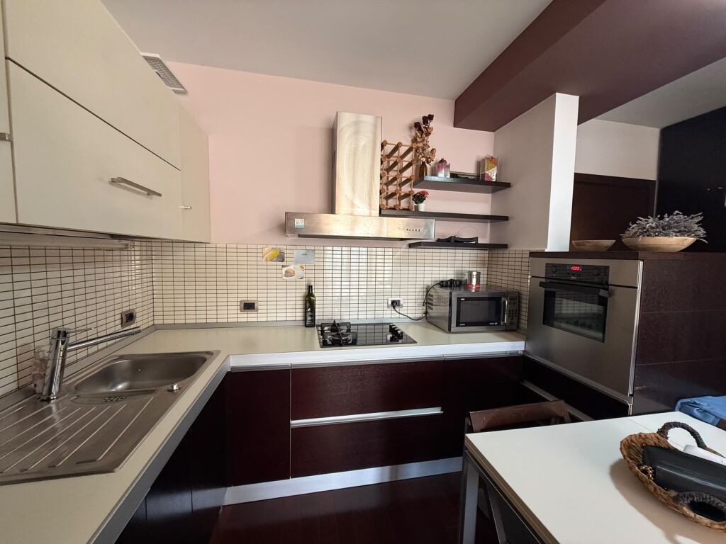 APARTAMENT 1+1 ME QIRA, PERBALLE AMBASADES AMERIKANE, TIRANE!
