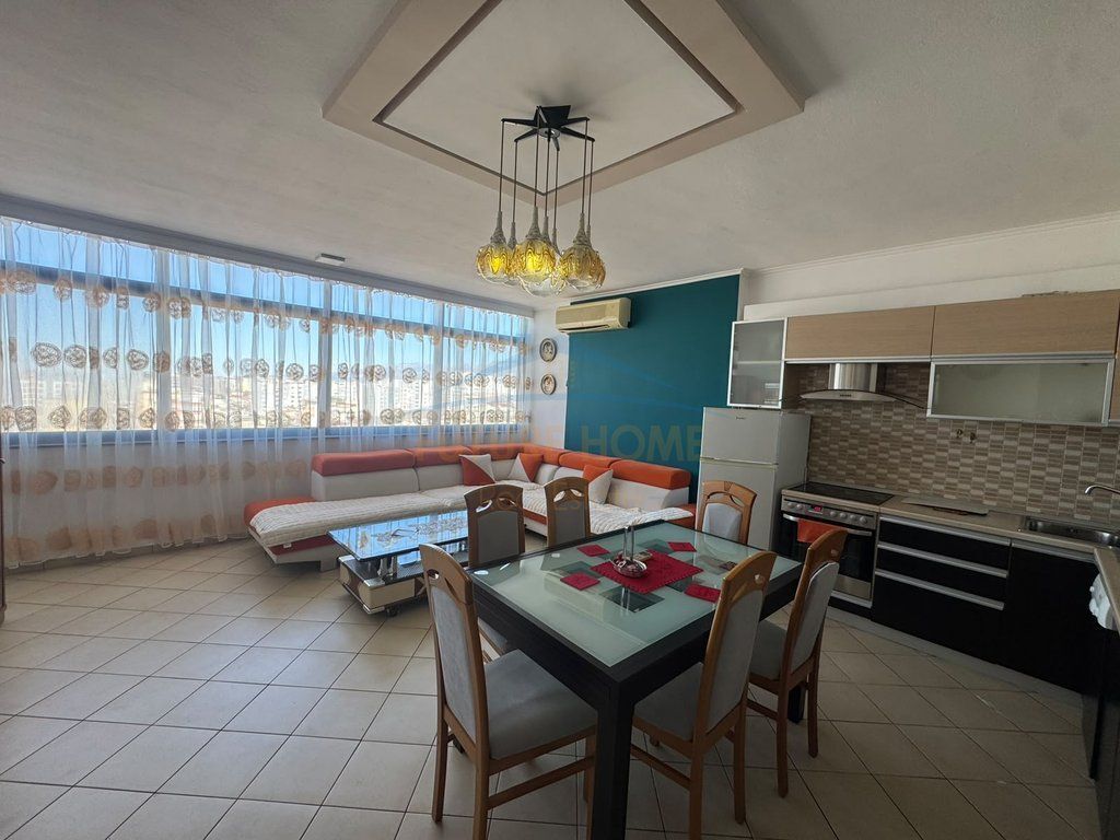 Shitet, Apartament 3+1+2 tek Ish Parku, Tiranë.
