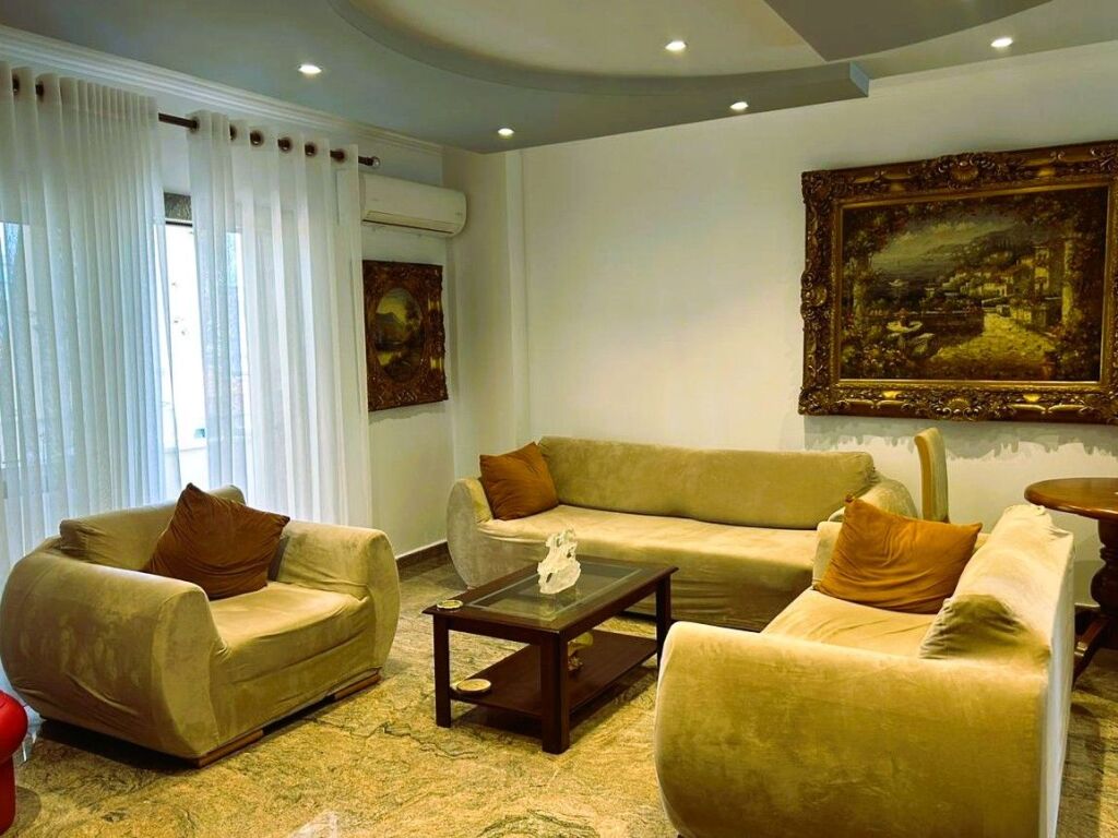 🏡 **JEPET ME QIRA APARTAMENT 2+1 – PRANË SHESHIT SKËNDERBEJ**