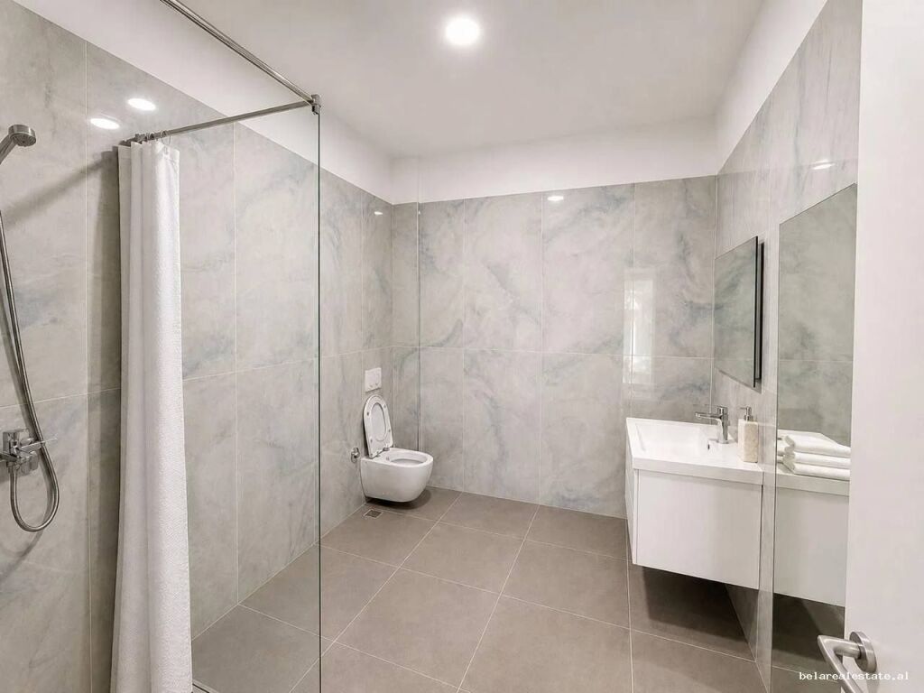 Apartament Me Qera 3+1 Tek ish Fusha e Aviacionit (ID B230233) Tirane