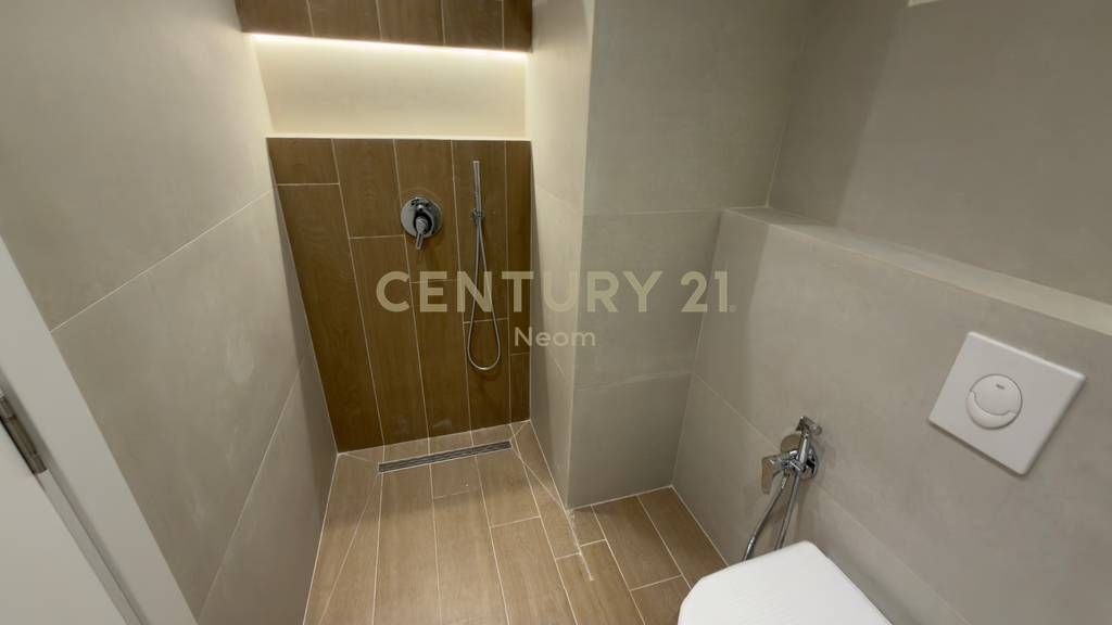 Shitet Apartament 1+1 Liqeni i Thate 128,000 €