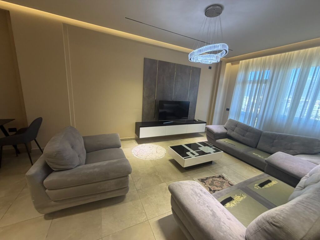 Jepet Apartament me qera yzberisht 550