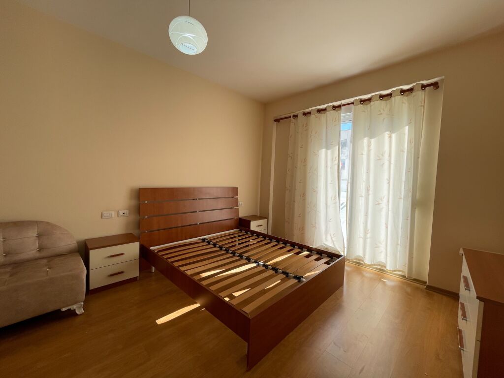 Jepet Me Qera Apartament 1+1+1 Ballkon