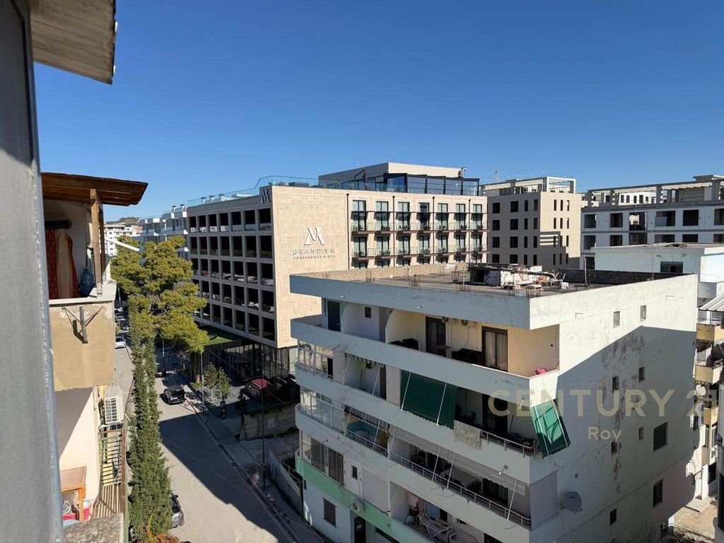 SHITET APARTAMENT 1+1 NË KOMPLEKSIN LIS, GOLEM!