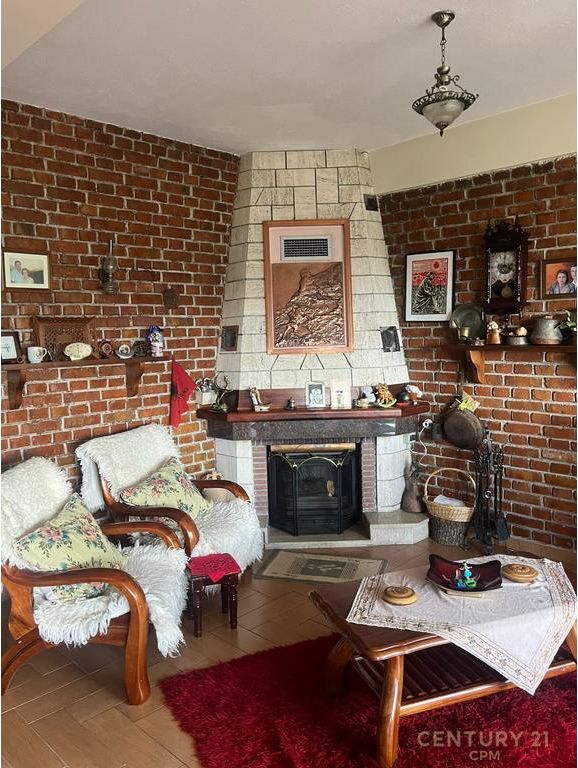 TRADITIONAL VILLA FOR RENT – PETRELË