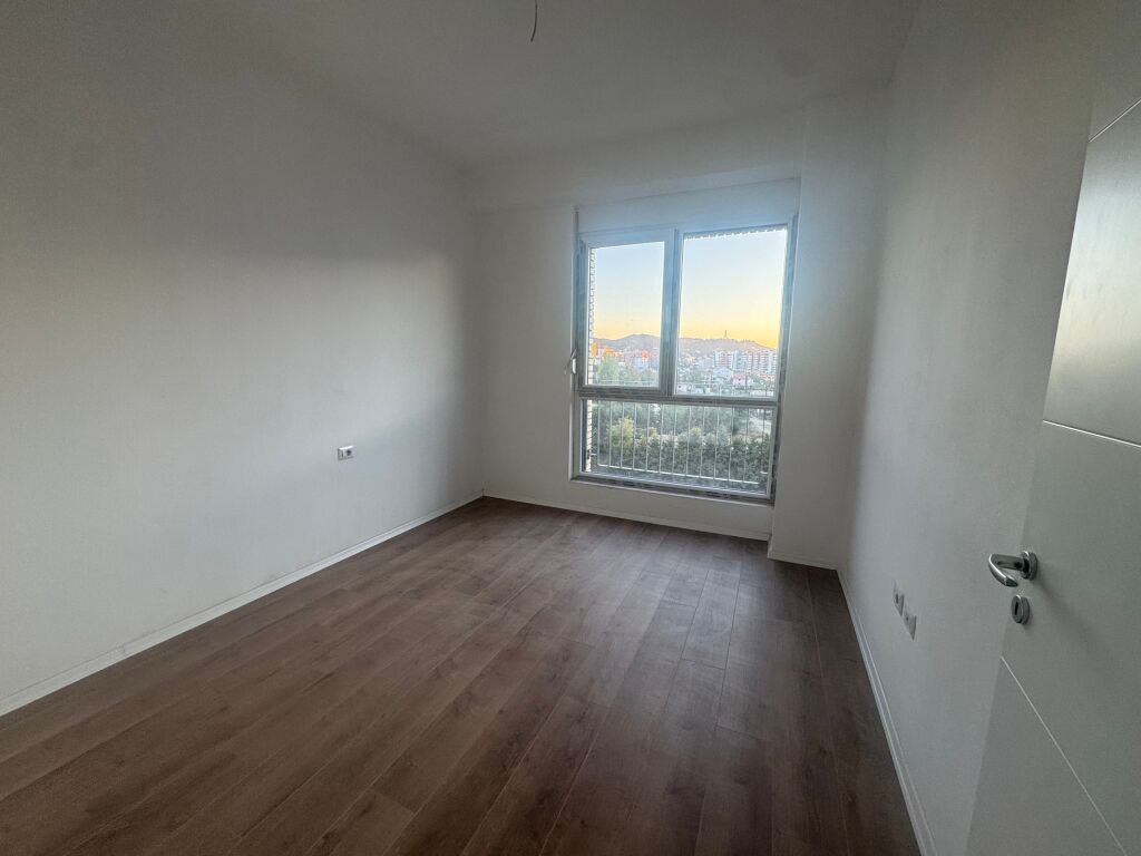 2+1 apartment + parking for rent at Fusha e Aviacionit