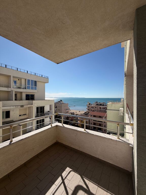 Jepet Apartament 1+1+Verande me Qera te Rrota Kuqe
