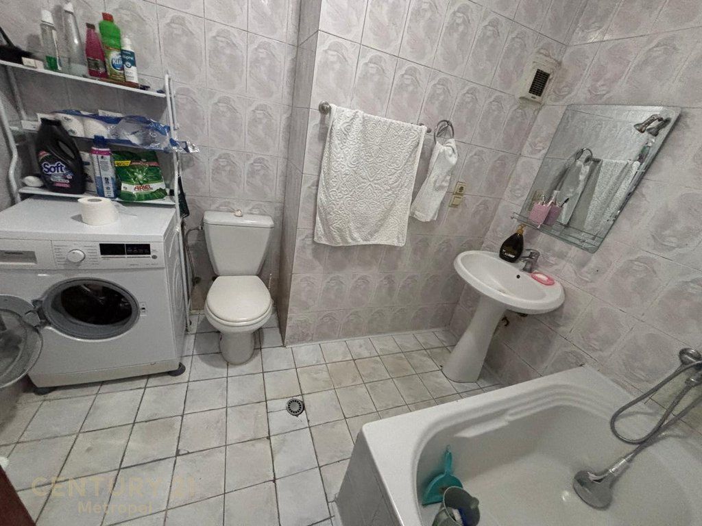 SHITET APARTAMENT 2+1 NË RRUGËN Dritan Hoxha