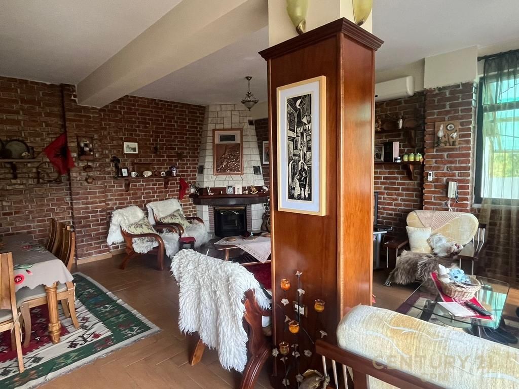 TRADITIONAL VILLA FOR RENT – PETRELË
