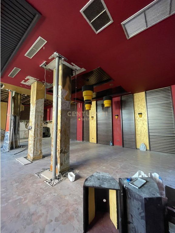 LOCALE COMMERCIALE IN AFFITTO – VICINO ALLA SCUOLA UNIFICATA