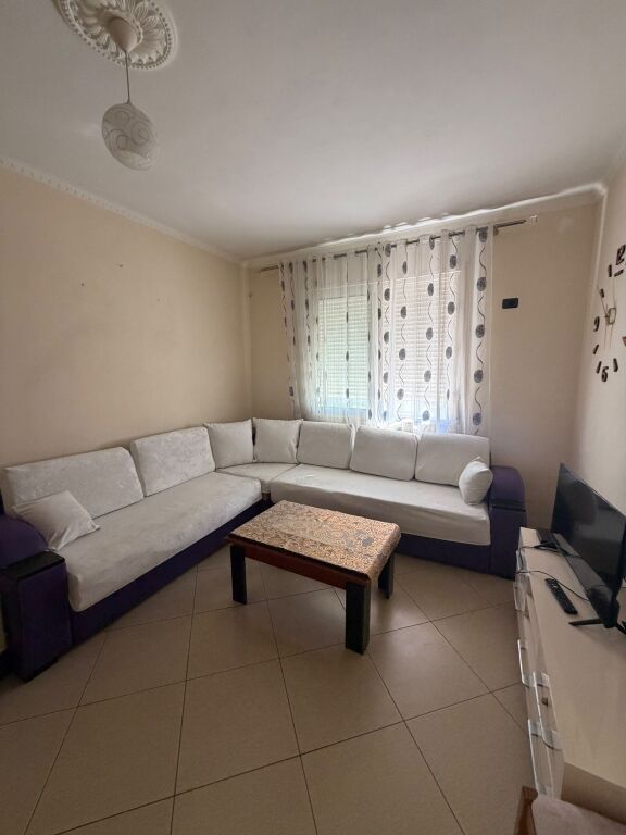 Jepet Apartament 1+1 +Verande me Qera