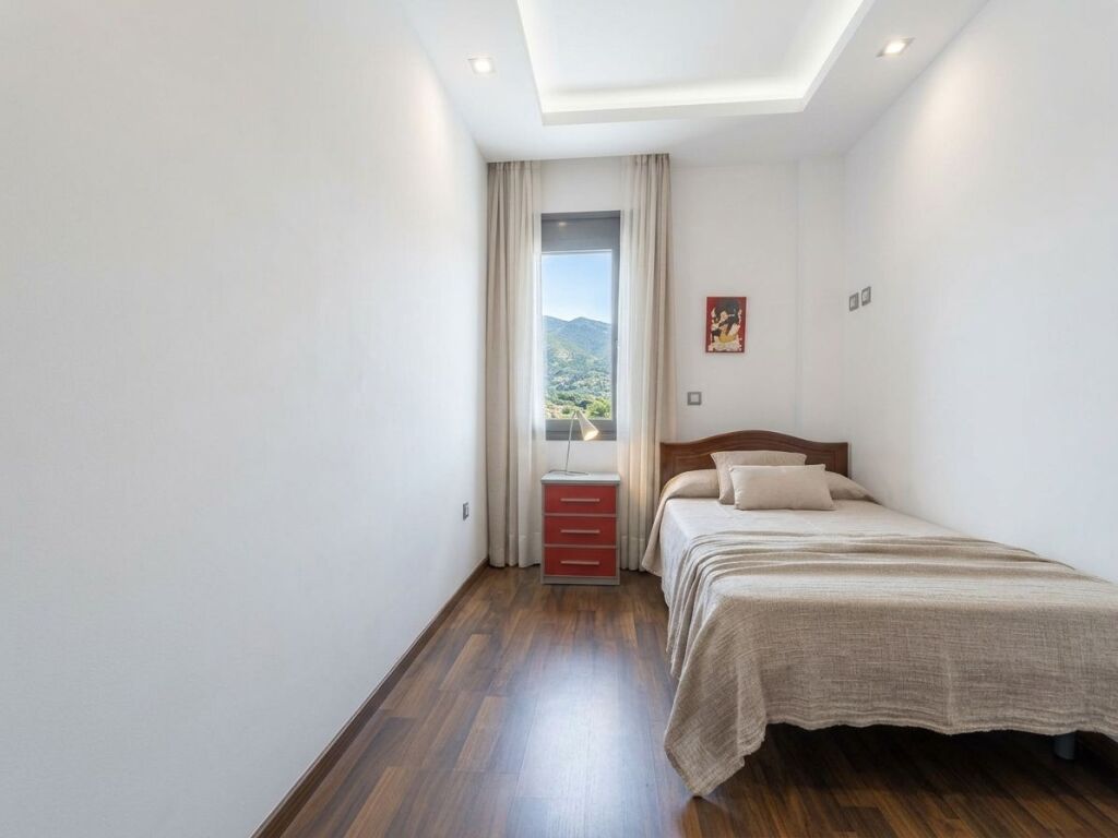 Rent, 2+1 Apartment, New Bazaar, Tirana