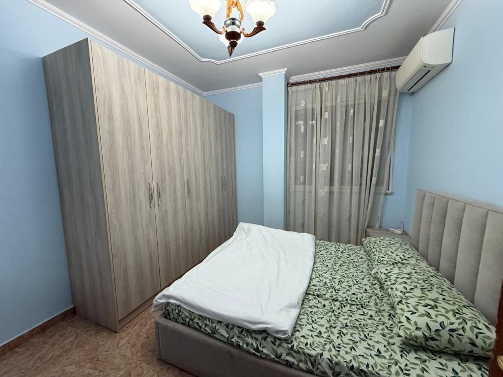Jepet apartament 2+1 me qira tek Keshi , Komuna e Parisit , Vasil Shanto , Stadiumi Dinamo .