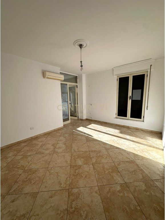 ZOGU I ZI, APPARTAMENTO 2+1+2 IN AFFITTO