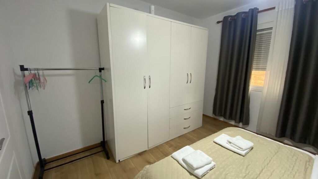 Apartament 1+1 per qera 21 Dhjetori