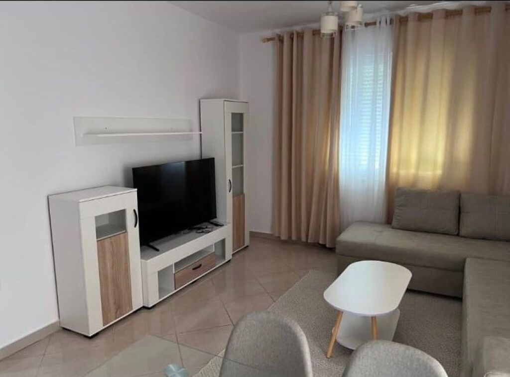 Shitet apartament 1+1 ne Fresk