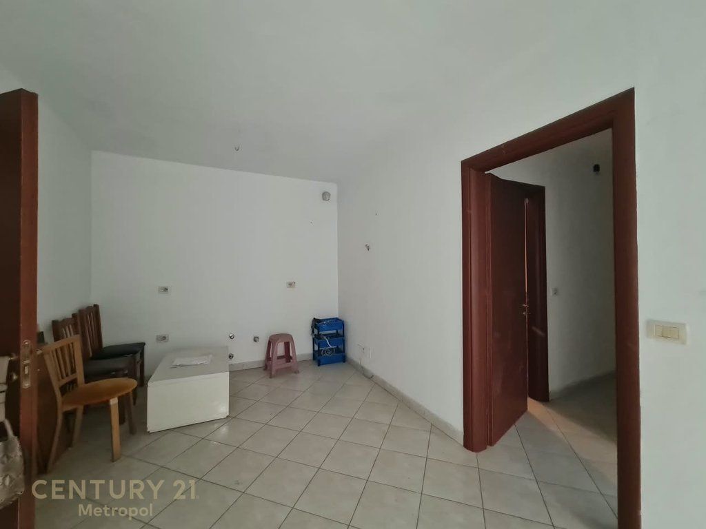 🏡 APARTAMENT 2+1 NË SHITJE – YZBERISH, PALLATET DOLA!