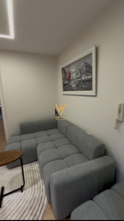 JEPET APARTAMENT 1+1+BLK ME QERA NE QENDER 700 EURO