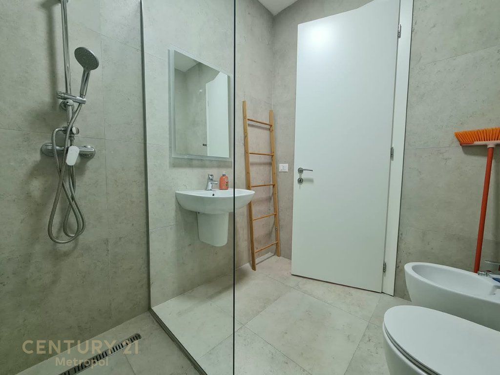 OFROJ PER QIRA APARTAMENT 1+1 NE KOMPLEKSIN DELIJORGJI!