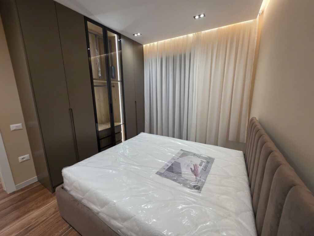 JEPET ME QIRA APARTAMENT LUKSUZ 2+1+2 + PARKIM!  📍 Vendndodhja: Rruga 5 Maji, Tiranë