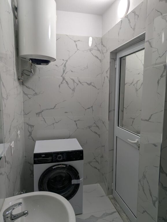 Jepet apartament me qera 1+1
