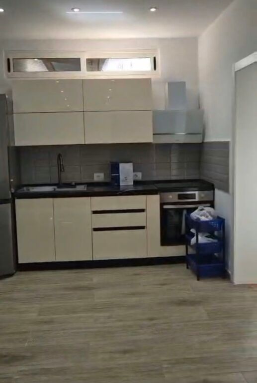Jepet apartament 2+1 me qira tek 21 Dhjetori , prane Neranxi , Rruga e Kavajes , Vasil Shanto , Rruga Myslym Shyri .