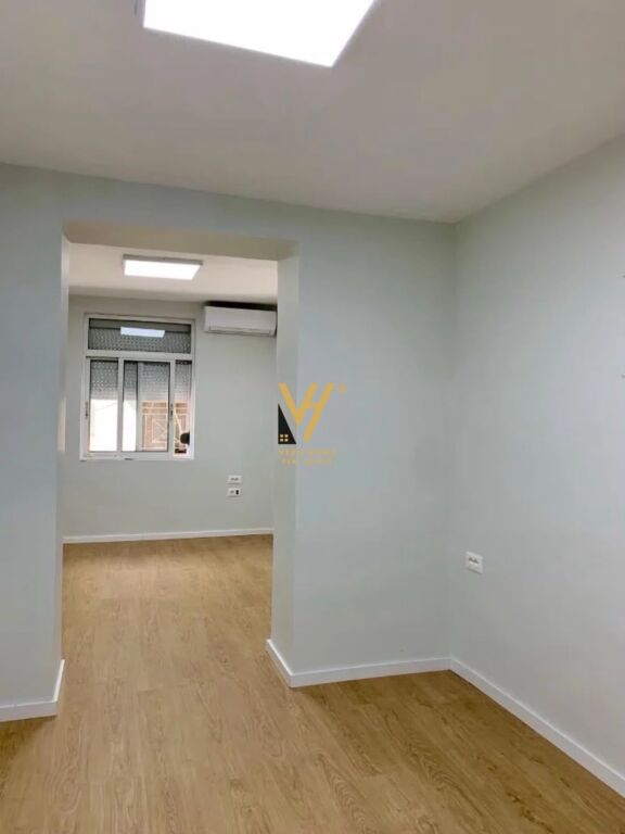 JEPET ZYRE 36 M2 ME QERA TE BLLOKU 450 EURO