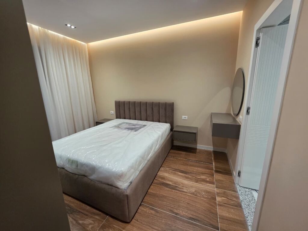 JEPET ME QIRA APARTAMENT LUKSUZ 2+1+2 + PARKIM!  📍 Vendndodhja: Rruga 5 Maji, Tiranë
