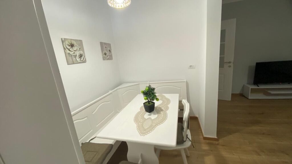 Apartament 1+1 per qera 21 Dhjetori