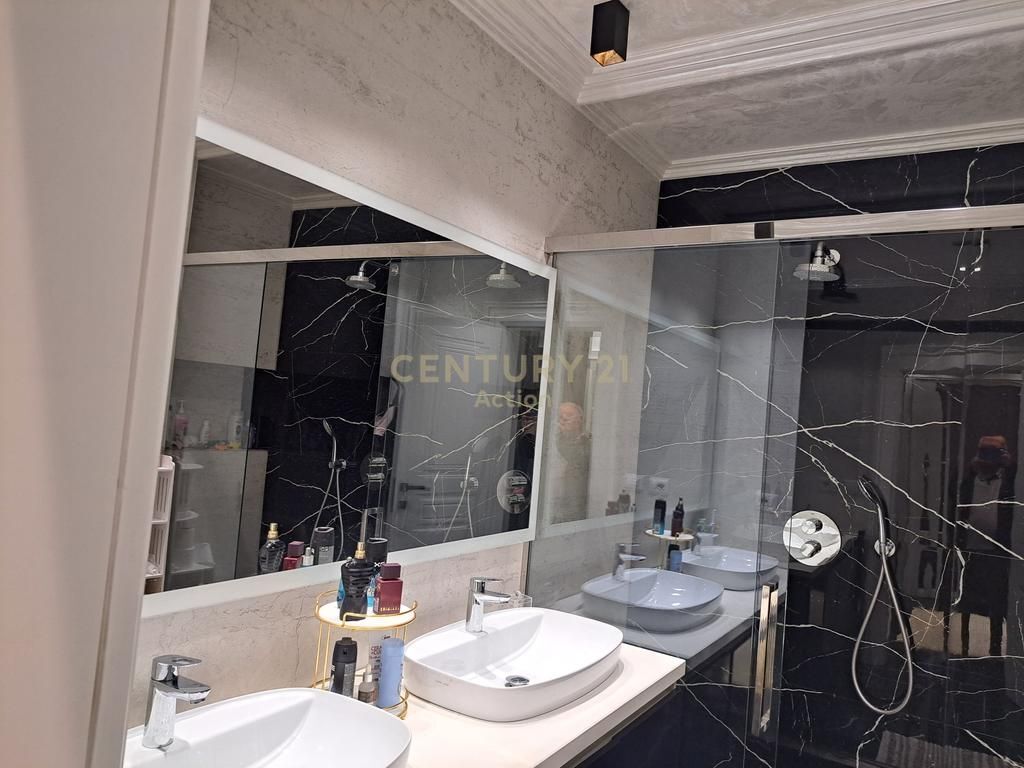 JEPET ME QIRA APARTAMENT LUKSOZ 2+1+2 TEK KOMPLEKSI DELIJORGJI! 3,000 € /Muaj