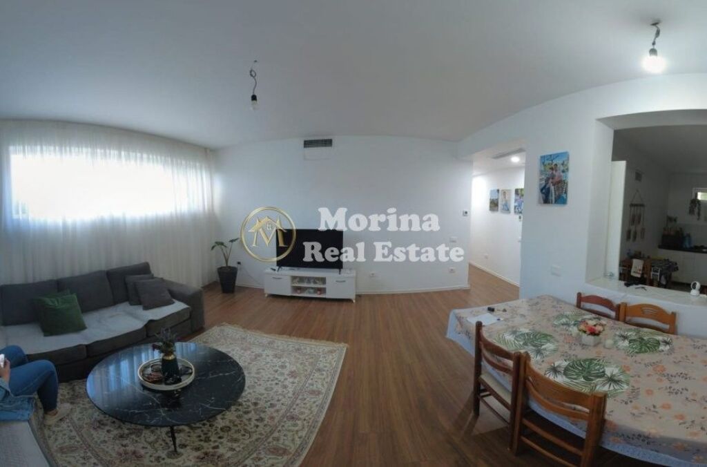 Vendita | Vilë 9 + 1 | Qytet Studenti | 800000 €