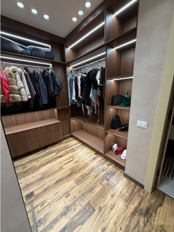 APARTAMENT PER SHITJE 2+1+2+2 POSTE PARKIMI TE KOMPLEKSI DELIJORGJI!