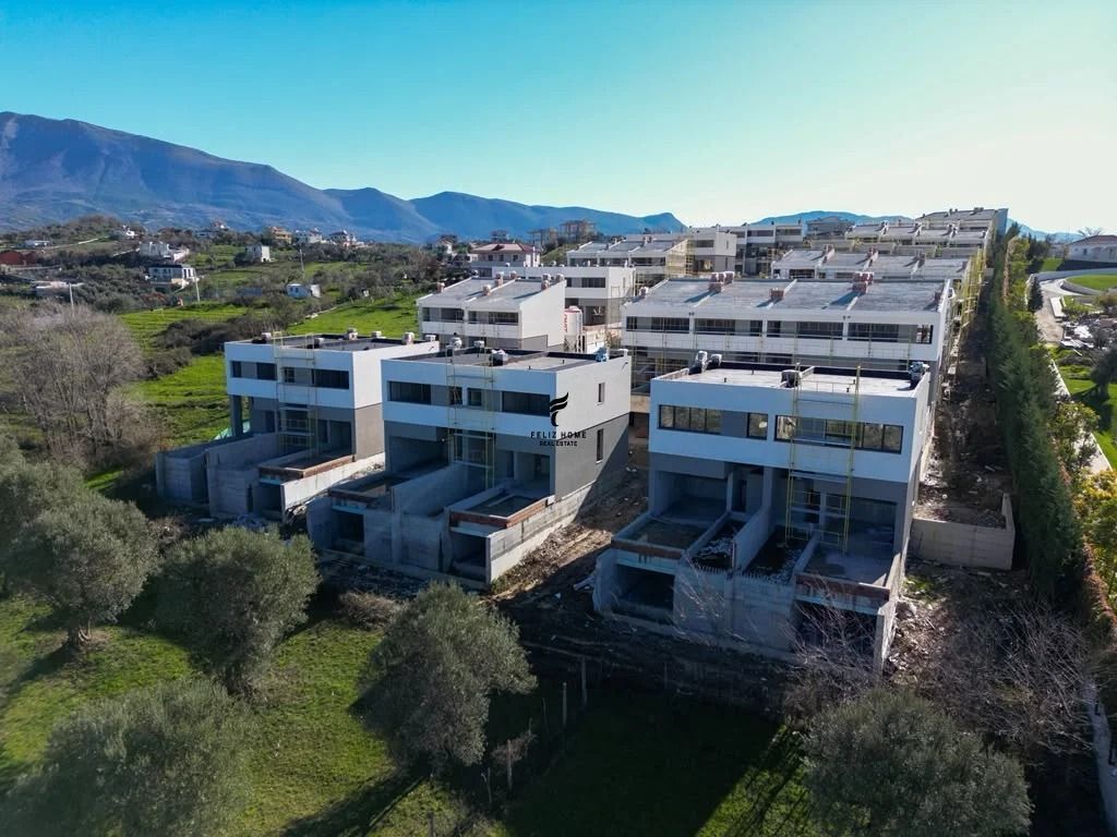 SHITET VILE 4+1+3+PISHINE FLOWERS HILL 611.310 EURO FH-99771