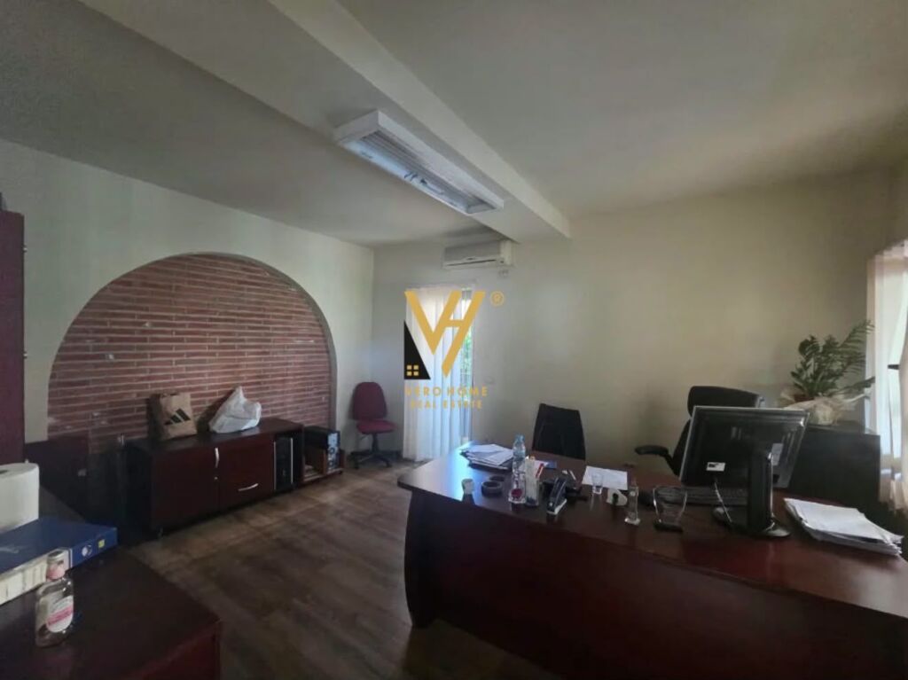 LOCALE COMMERCIALE DI 140 M2 IN AFFITTO IN VIA KOSOVAREVE 2.500 EURO