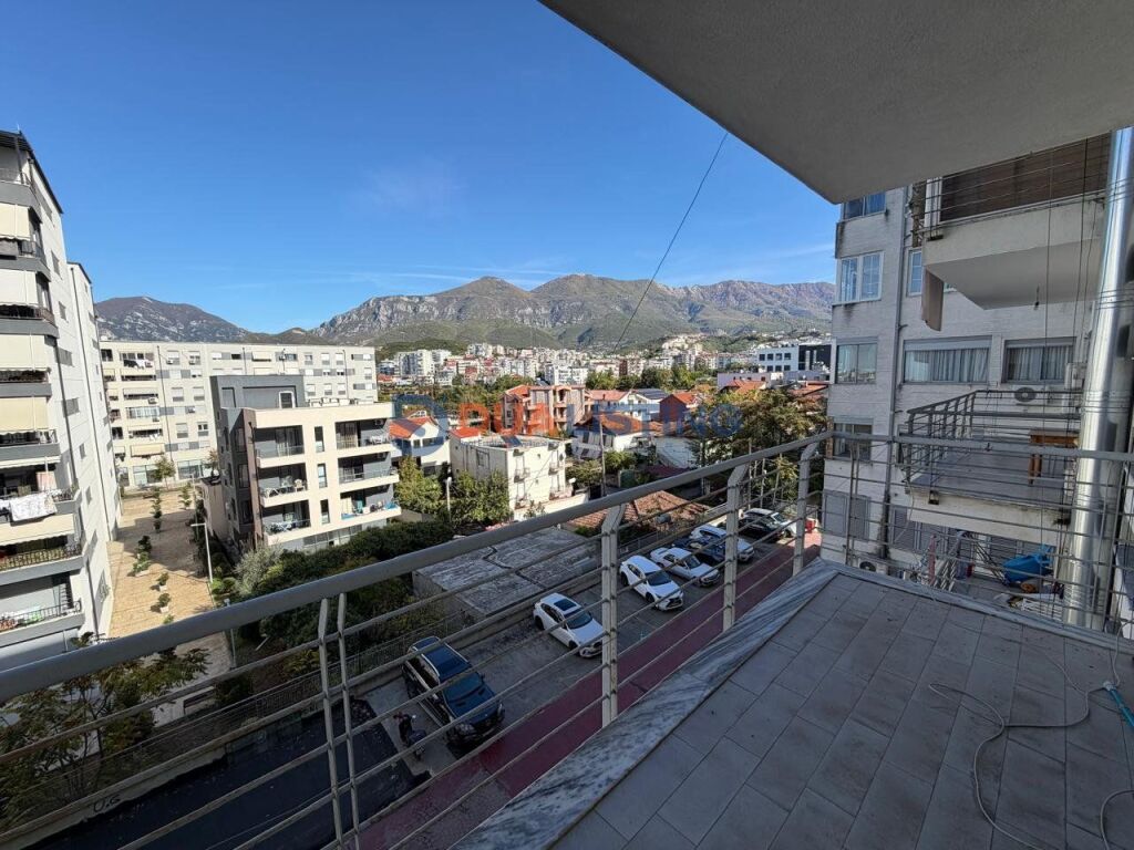 Shitet Apartament 2+1 ne Kinostudio!