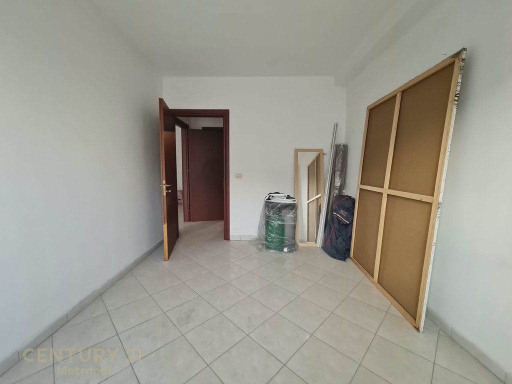 🏡 APARTAMENT 2+1 NË SHITJE – YZBERISH, PALLATET DOLA!