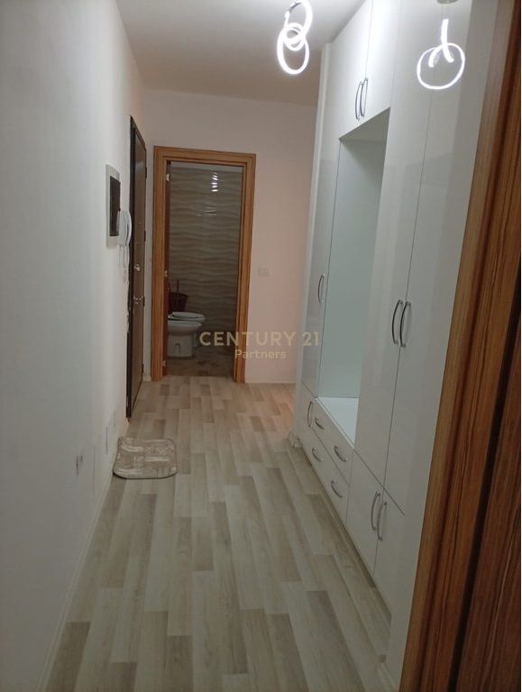 JAPIM ME QIRA APARTAMENT 2+1+2 NE ZONEN E 5 MAJIT!