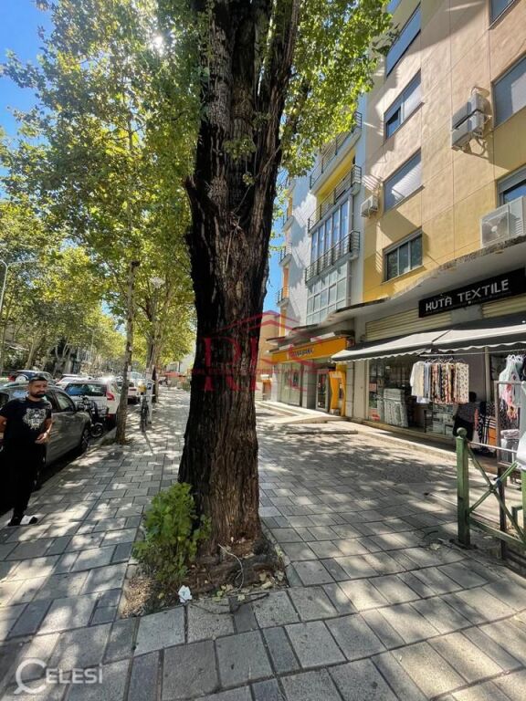 Shitet, Apartament 2+1+2, Ish Restorant Durrësi, Tiranë.