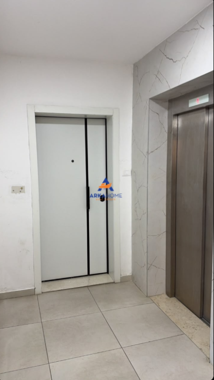 NEGOZIO DUPLEX IN AFFITTO 131M2 "NUOVO BAZAAR" 1000 EURO
